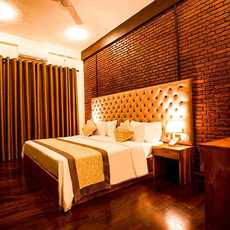 Manthra Leisure Hotell Kandy Eksteriør bilde