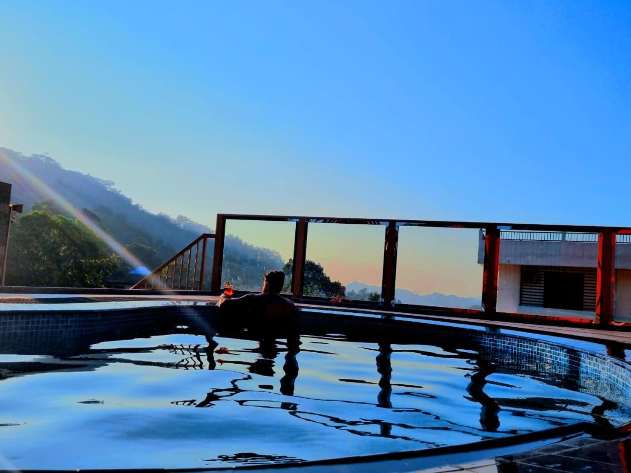 Manthra Leisure Hotell Kandy Eksteriør bilde